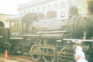 AlbRen-MDay-2001-5 Old Steam Loco sitting at Utica, NY